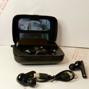 Alternative view of Media 7 plus earpods with charging display